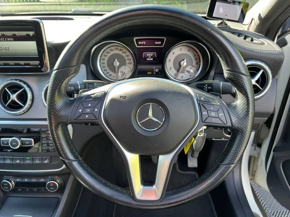 Mercedes-Benz GLA GLA180 1.6 AUTO // OPENING PAN R - Image 5