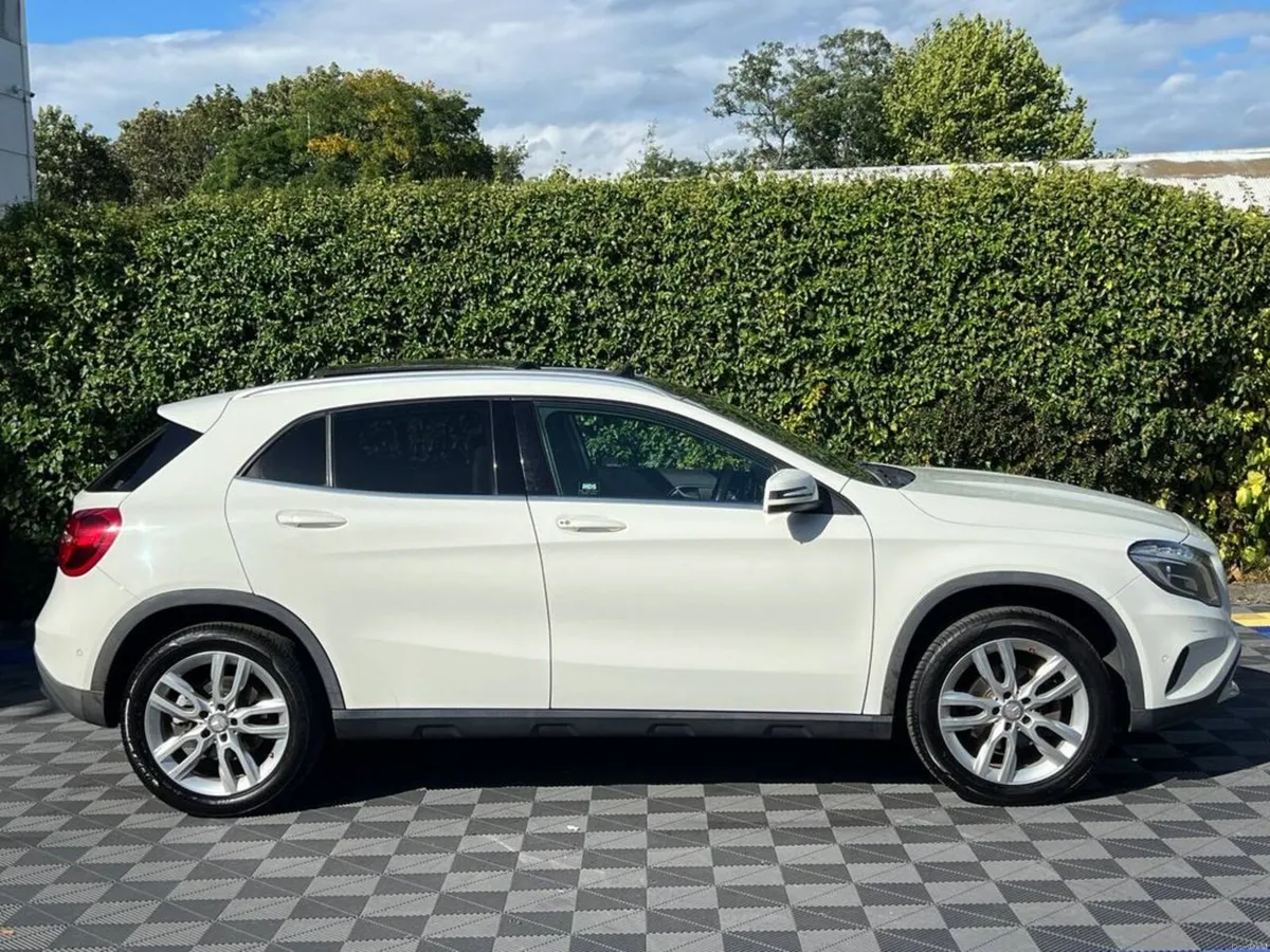 Mercedes-Benz GLA GLA180 1.6 AUTO // OPENING PAN R - Image 3