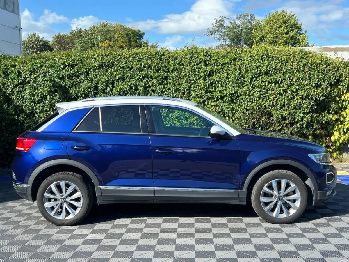 Volkswagen T-Roc DESIGN 2.0 TDI AUTO // APPLE CARP - Image 2