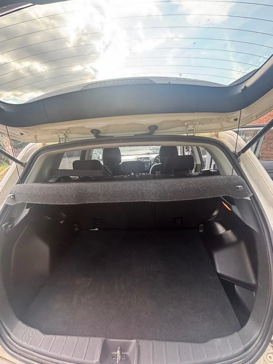 Car - Image 4