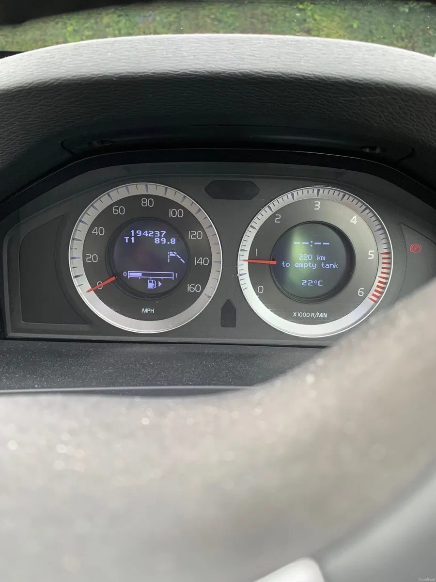 Volvo S60  D3 SE LUX 2010 2 l  Diesel  Manual - Image 3