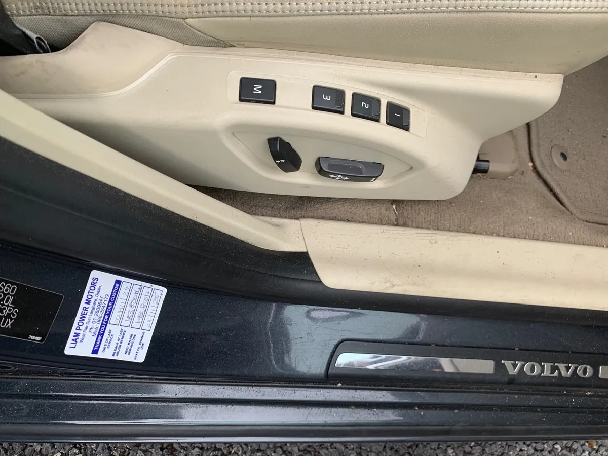 Volvo S60  D3 SE LUX 2010 2 l  Diesel  Manual - Image 6