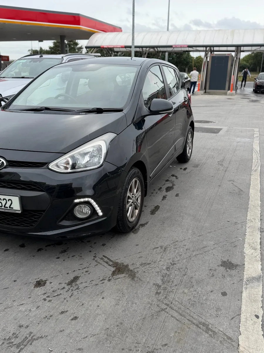 Hyundai i10 Deluxe 4DR - Image 3