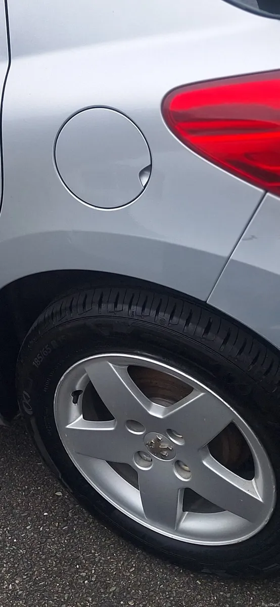 Car - Image 4