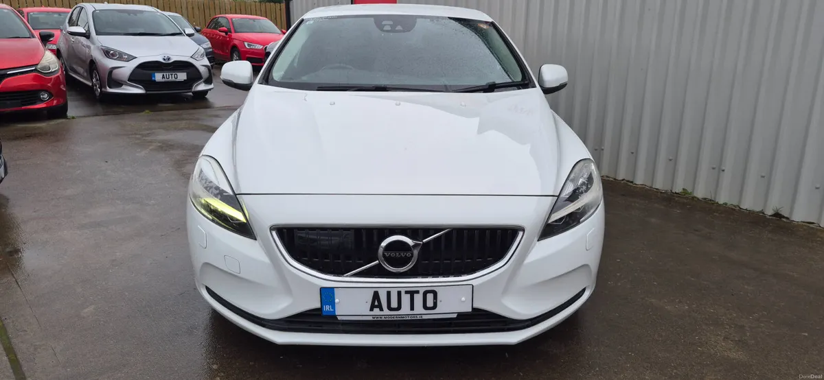 volvo v40 automatic r-design 1.5 petrol low kms - Image 4