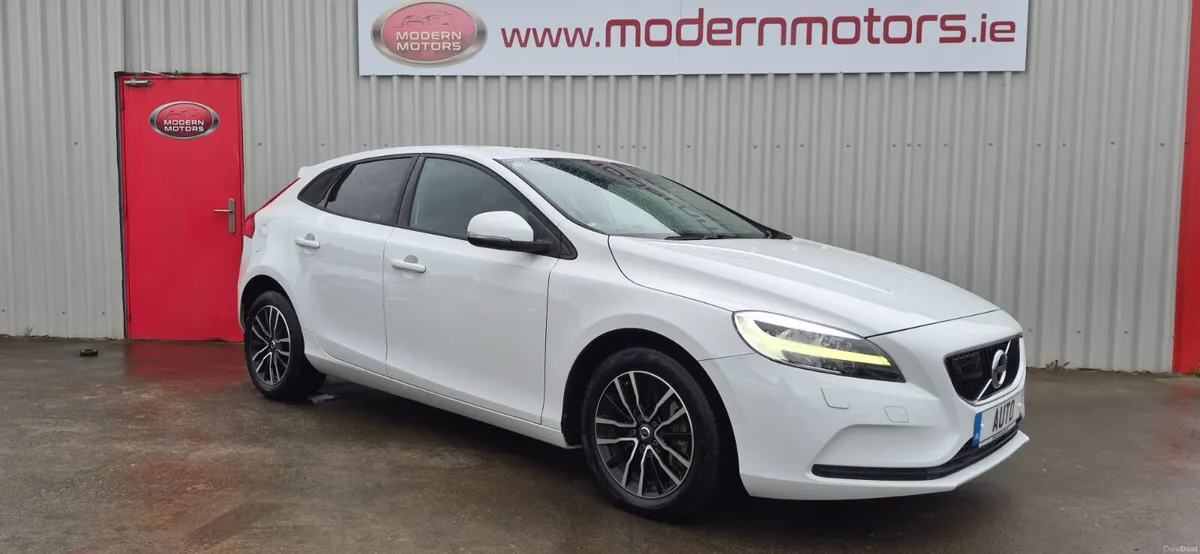 volvo v40 automatic r-design 1.5 petrol low kms - Image 1