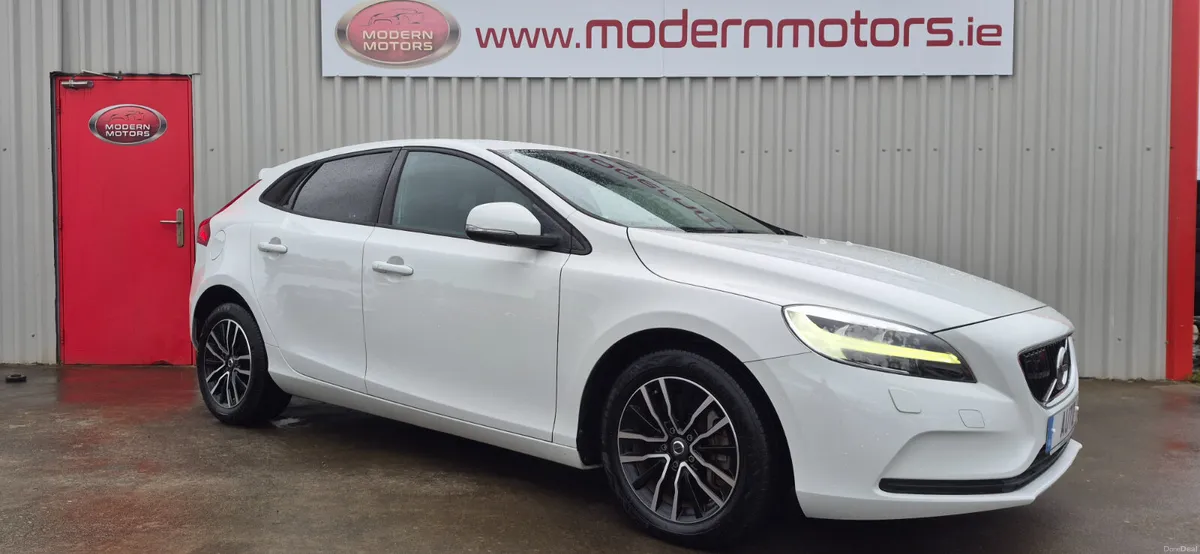 volvo v40 automatic r-design 1.5 petrol low kms - Image 2