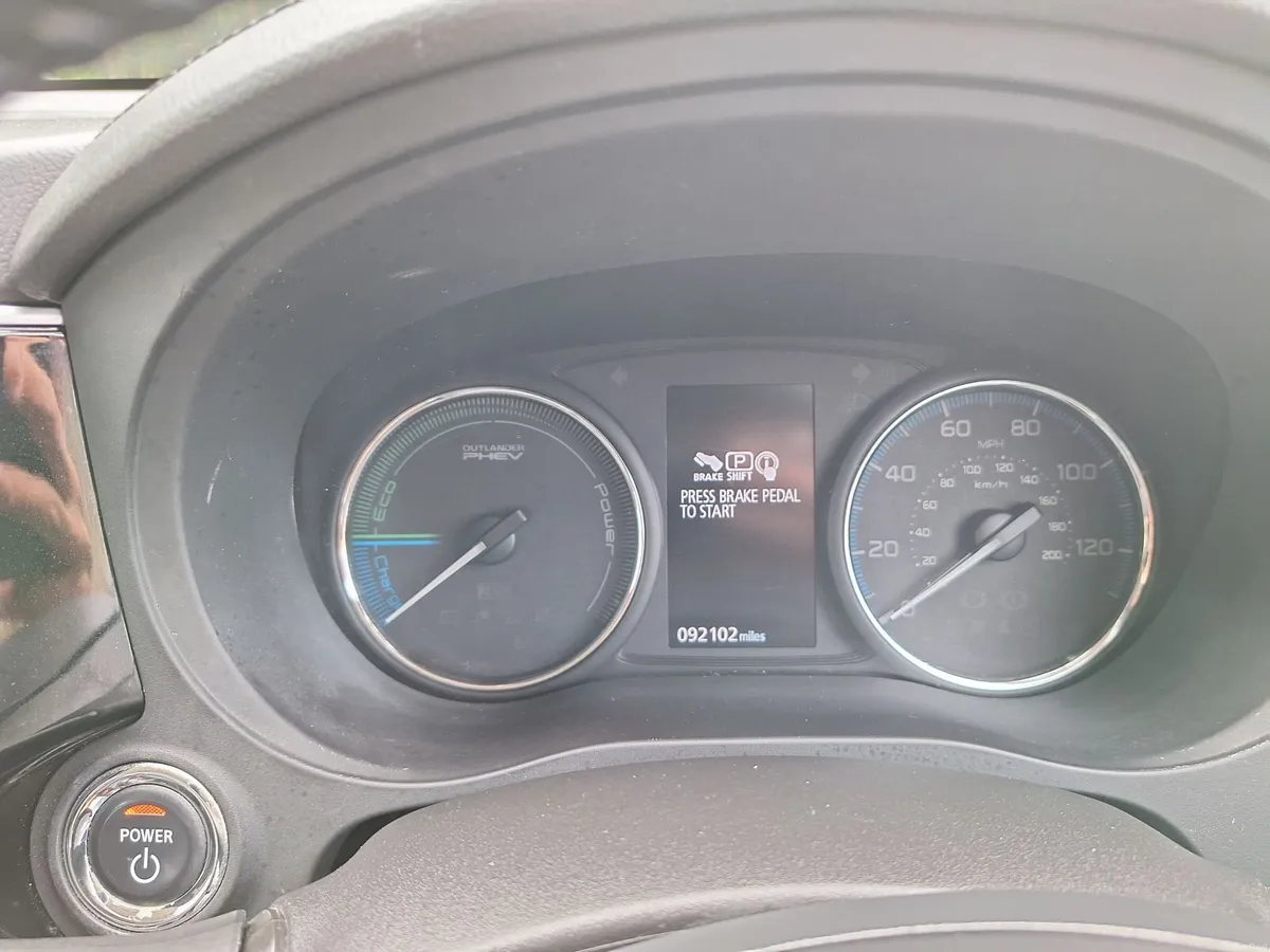 Mitsubishi Outlander 2016 PHEV - Image 3