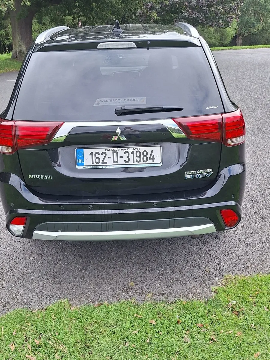 Mitsubishi Outlander 2016 PHEV - Image 4