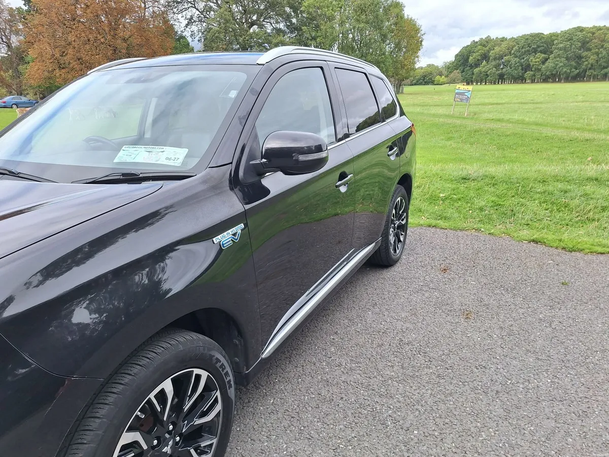Mitsubishi Outlander 2016 PHEV - Image 6