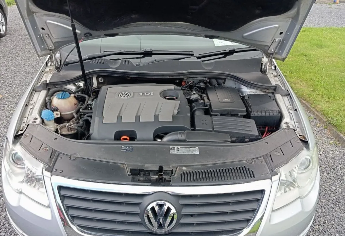 Volkswagen Passat 2010 - Image 3