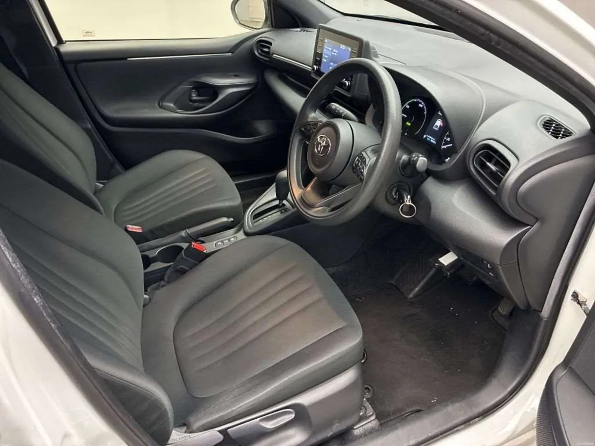 Toyota Yaris 1.5 Hybrid 2021 - Image 6