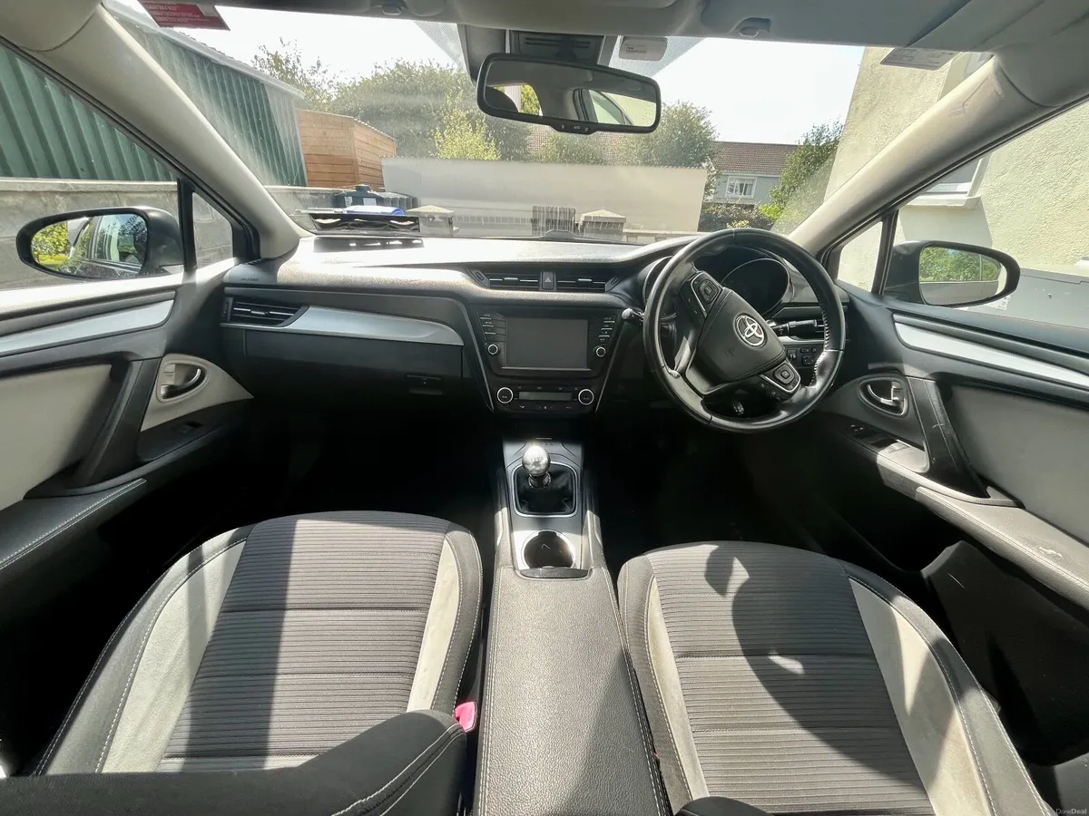 Toyota Avensis Business Edition 2016 - Image 2