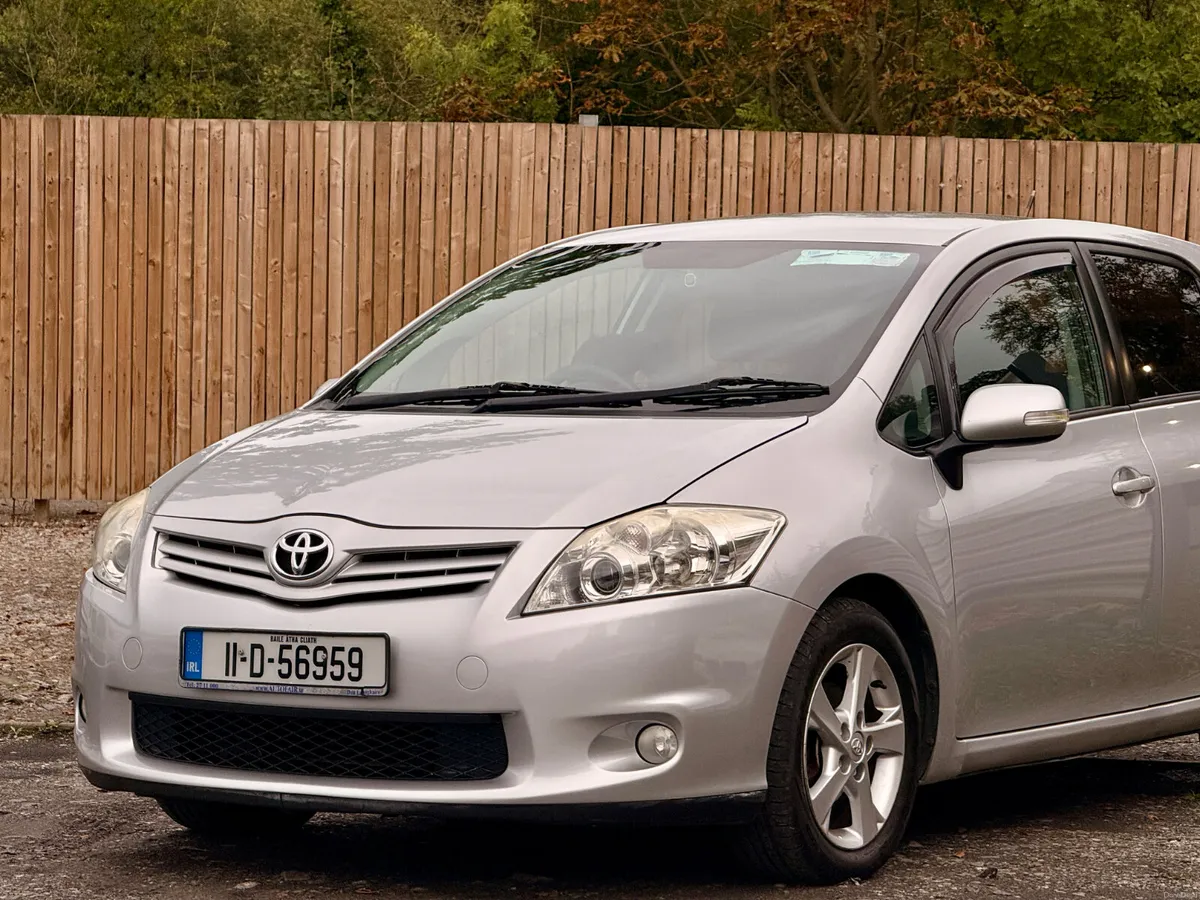Toyota Auris 2011 1.4 D-4D DPF Sport Automatic - Image 4
