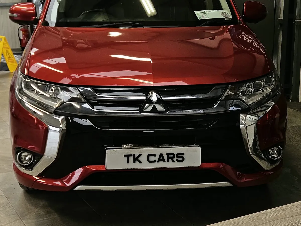 17 MITSUBISHI OUTLANDER HYBRID 4WD - Image 5