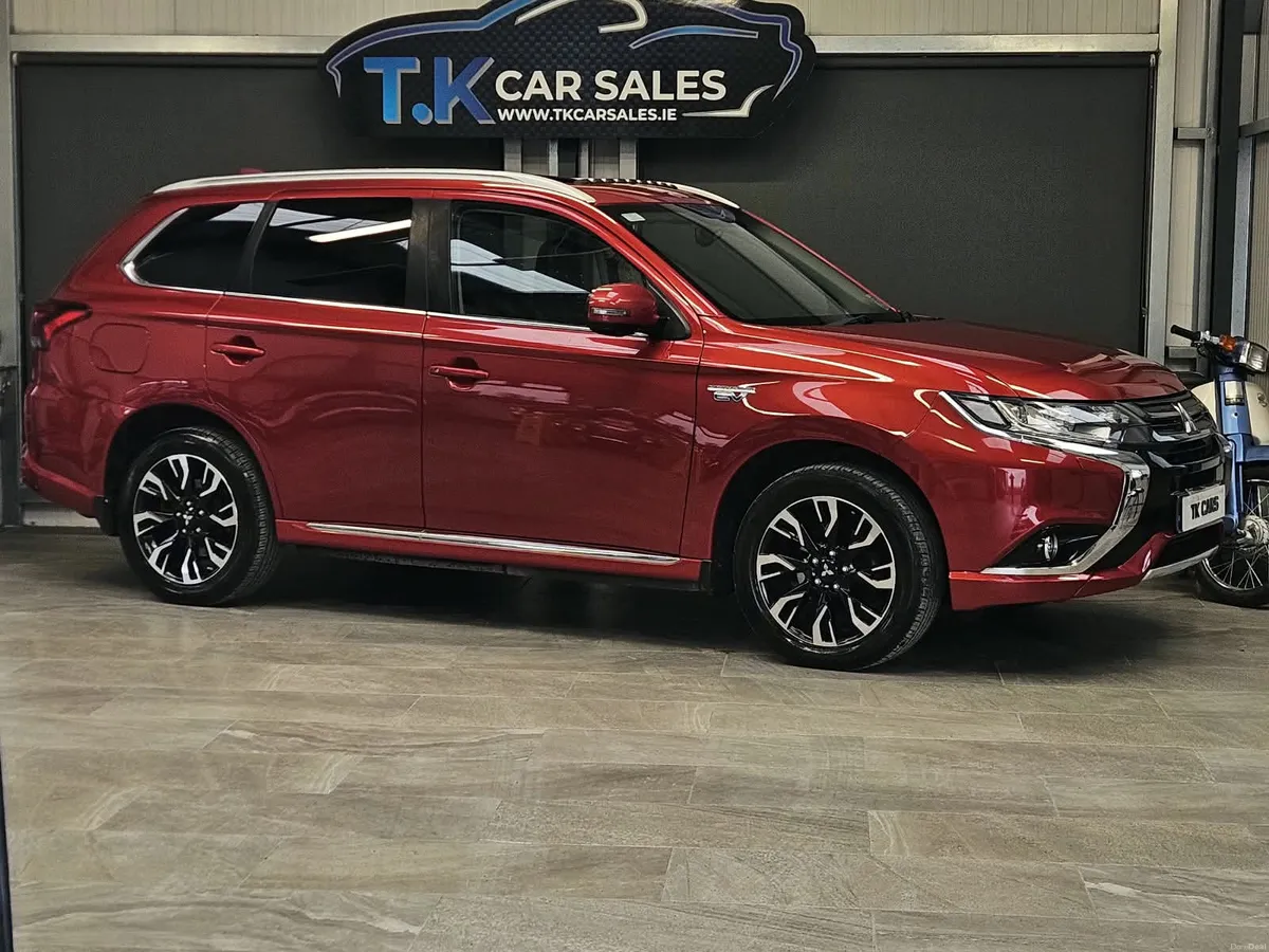 17 MITSUBISHI OUTLANDER HYBRID 4WD - Image 1
