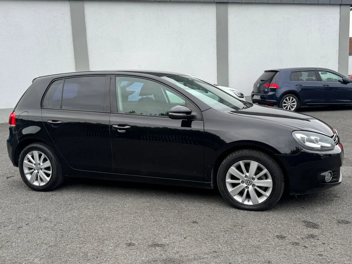 Volkswagen Golf 2013 Automatic 1.4 Petrol low km - Image 4