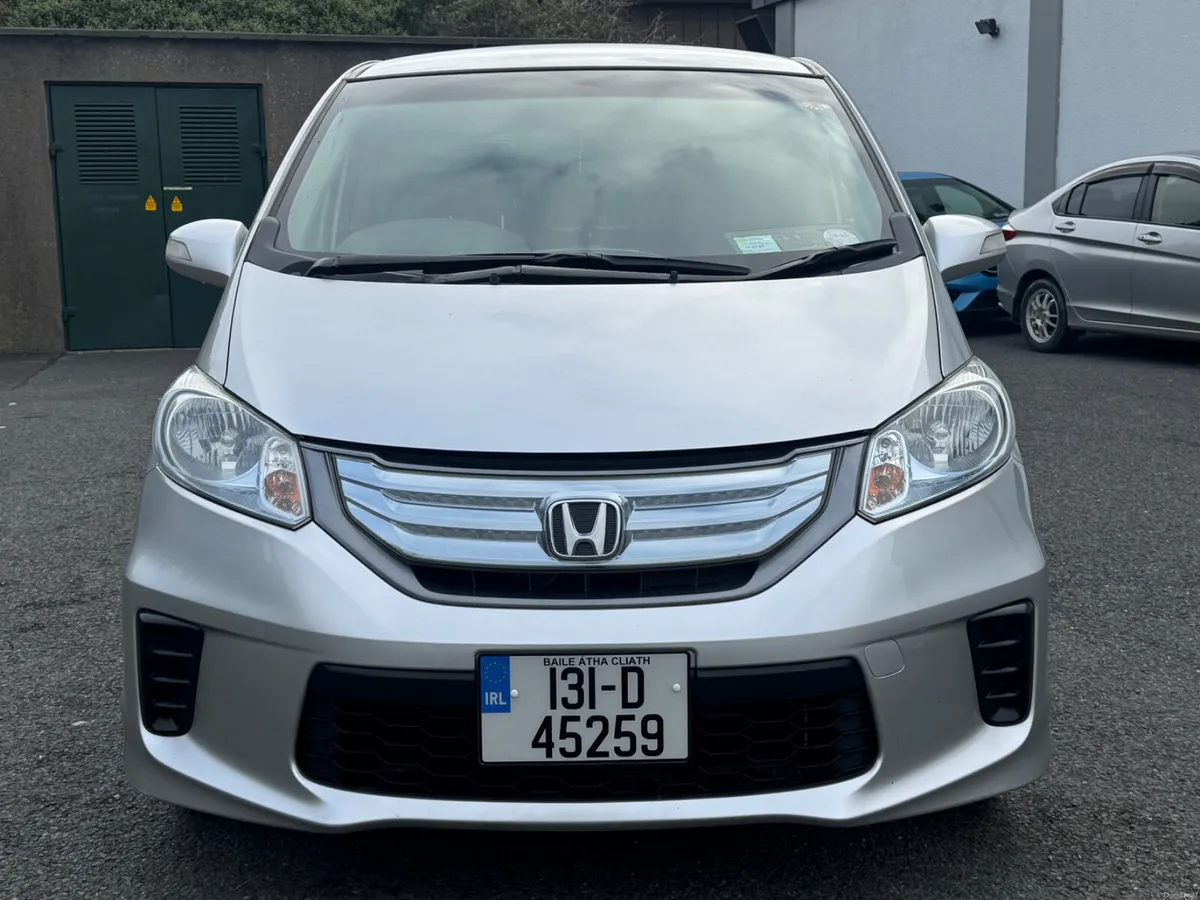 Honda Freed 2013 Automatic Hybrid 1.5 - Image 3