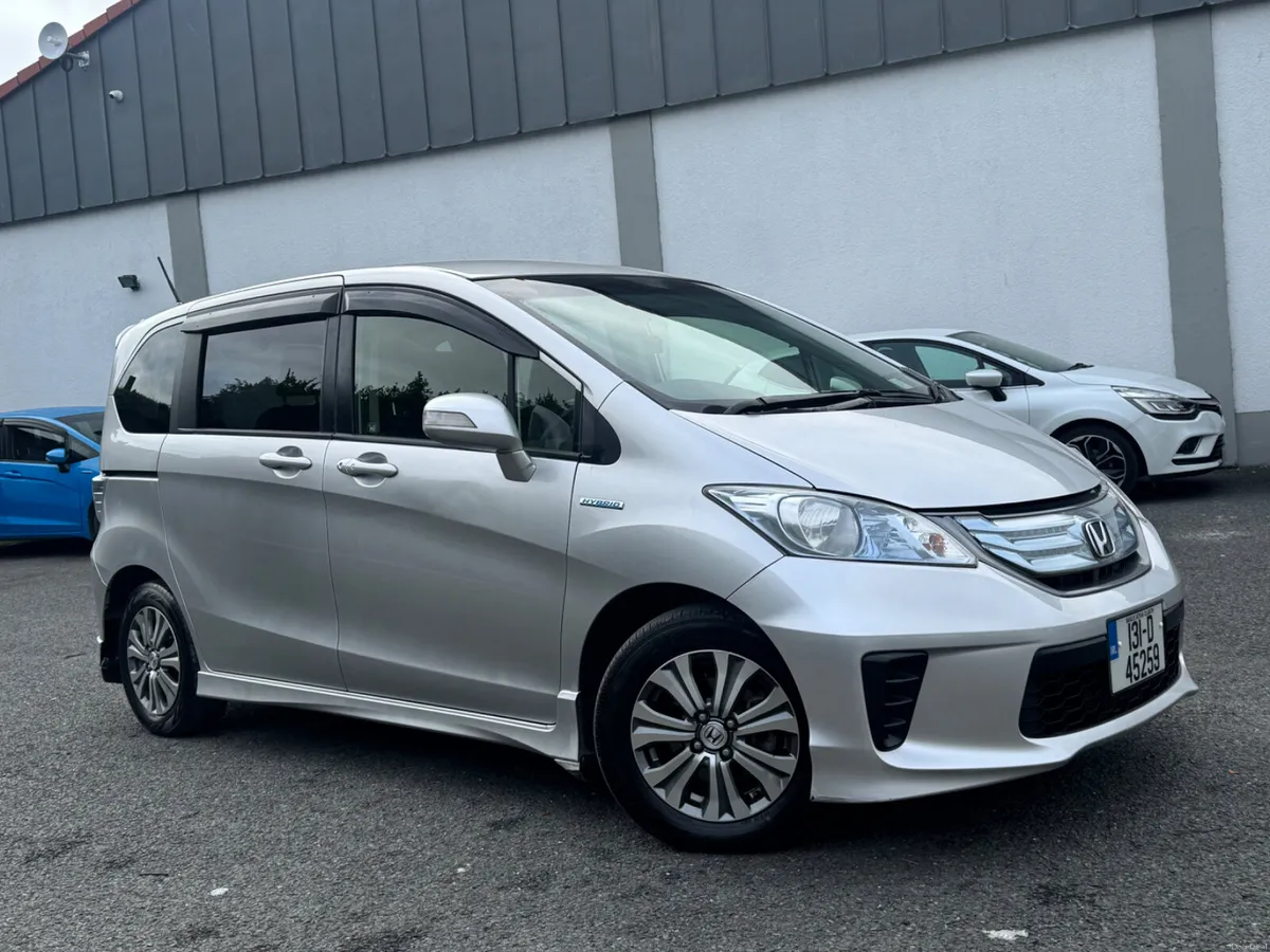 Honda Freed 2013 Automatic Hybrid 1.5 - Image 2