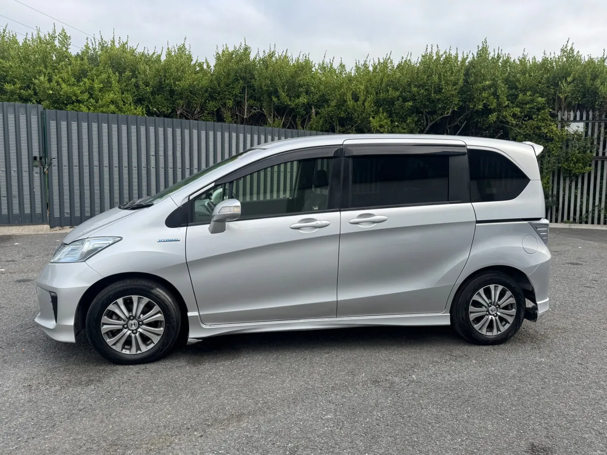 Honda Freed 2013 Automatic Hybrid 1.5 - Image 5