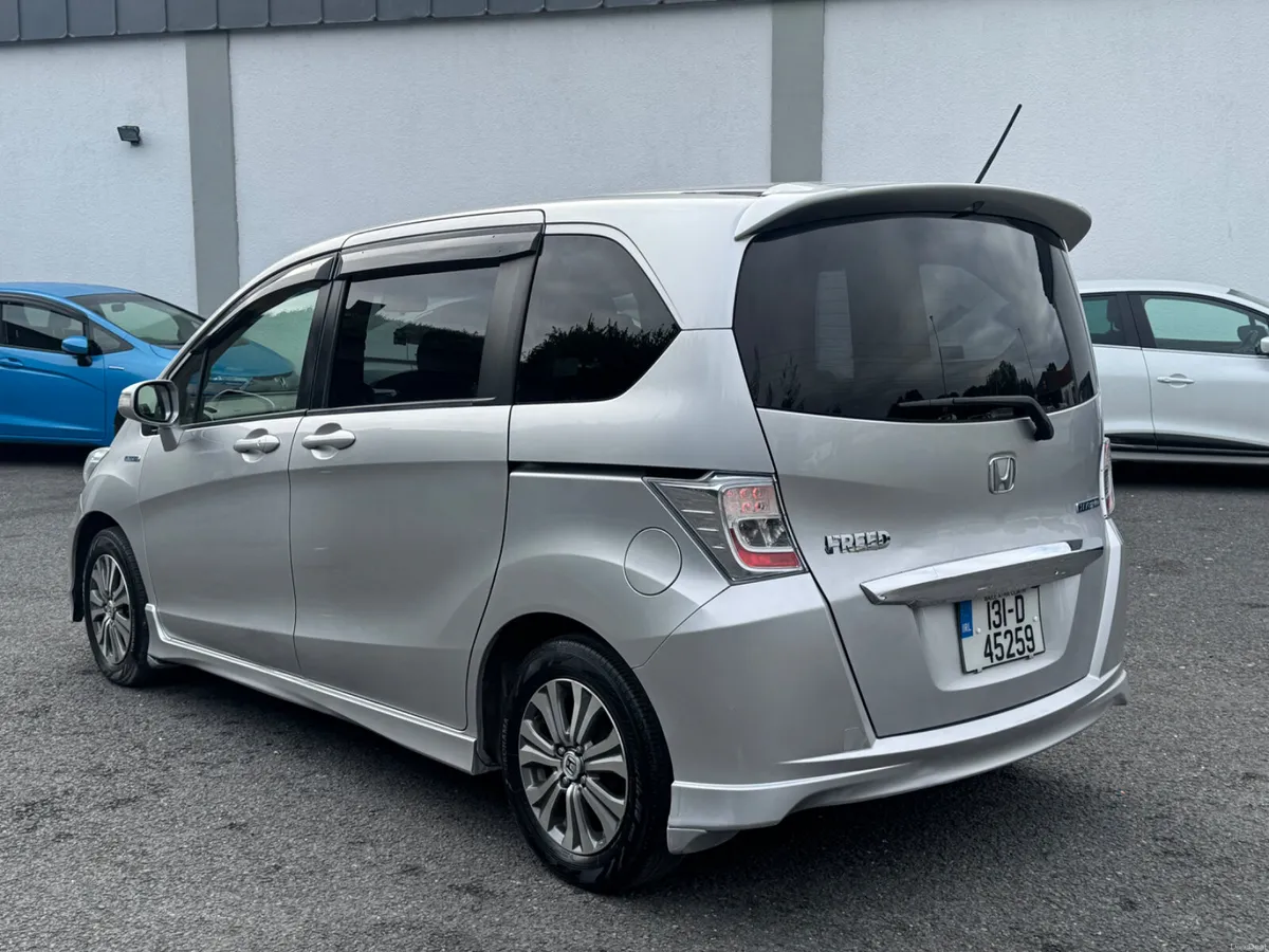 Honda Freed 2013 Automatic Hybrid 1.5 - Image 6