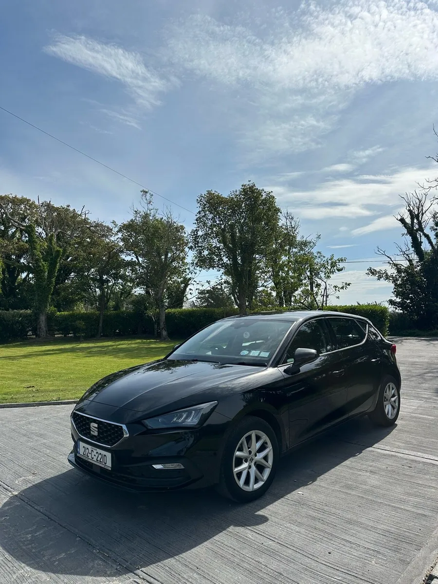 Black seat LEON 2.0TDI 115HP SE 5DR - Image 2