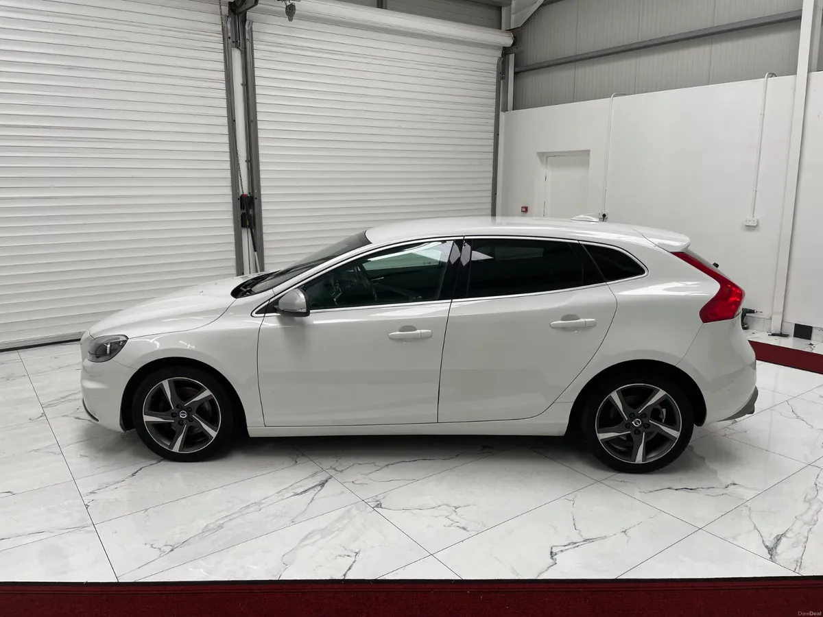 2016 Volvo V40 R-Design Manual Diesel - Image 6