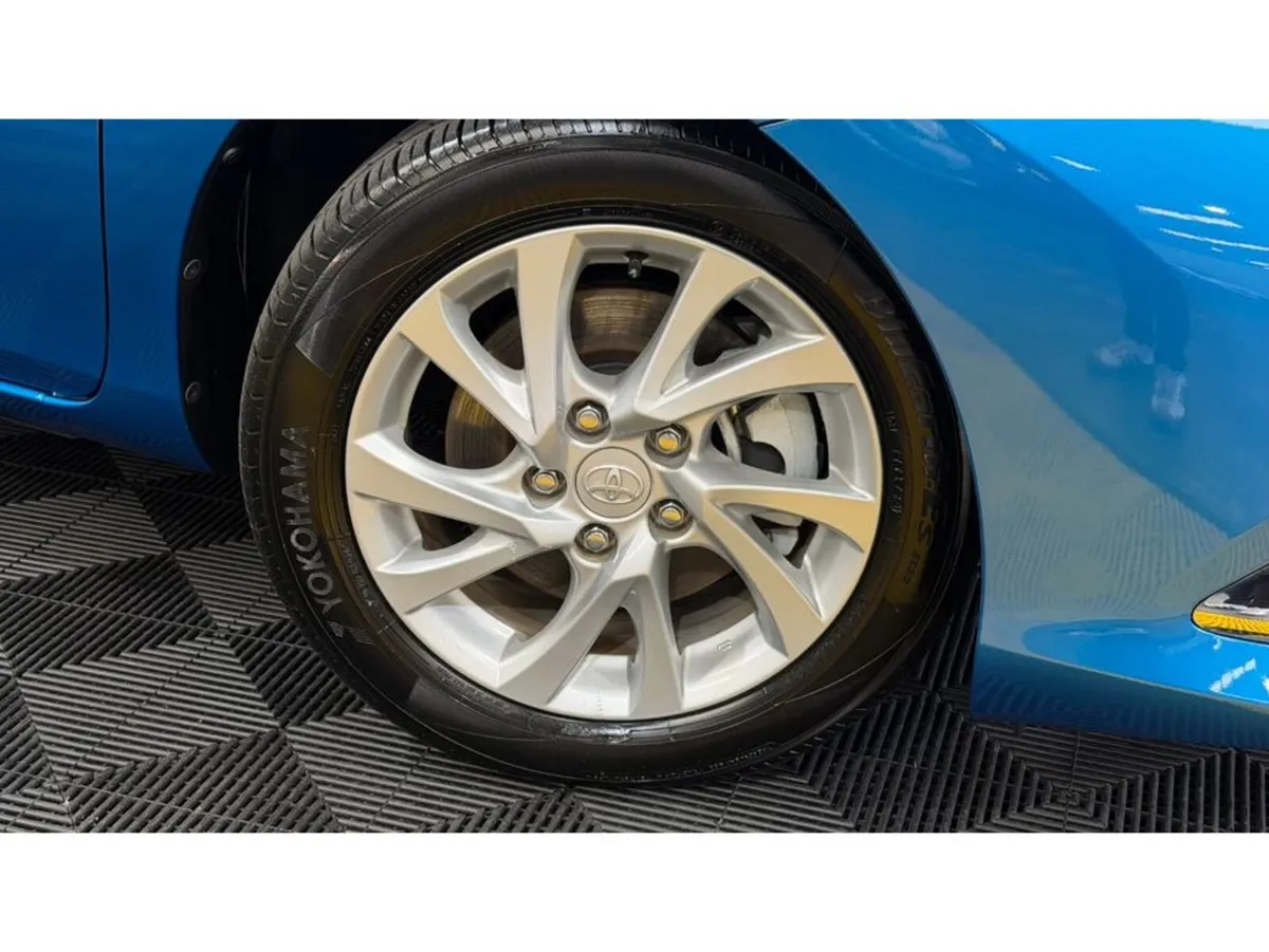 Toyota Auris HYBRID - Image 2