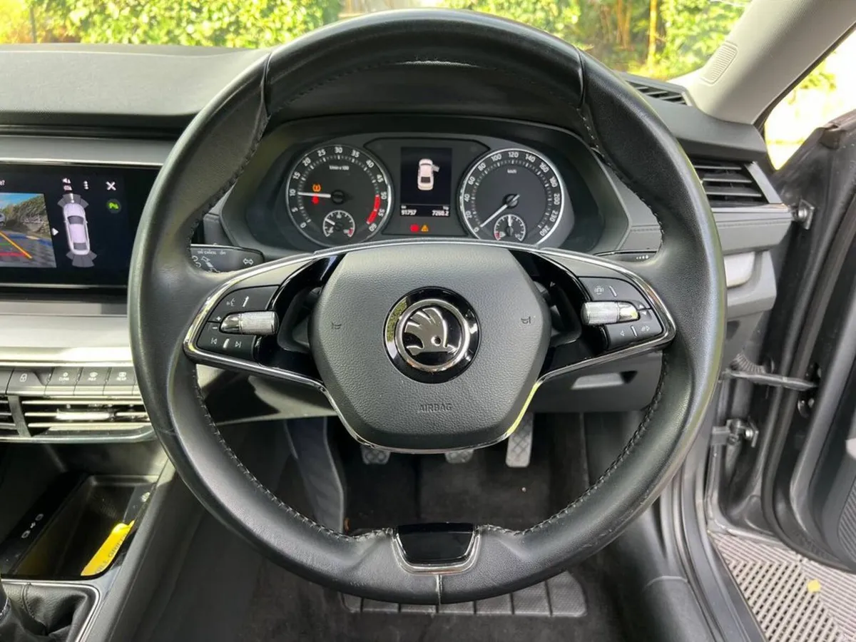 Skoda Octavia AMBITION 2.0 TDI // APPLE CARPLAY/AN - Image 4