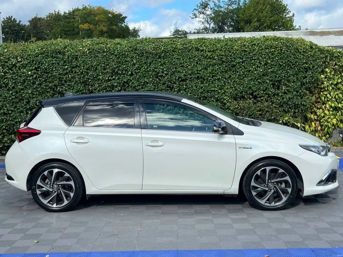 Toyota Auris BRICK LANE EDITION 1.8 HYBRID AUTO // - Image 2