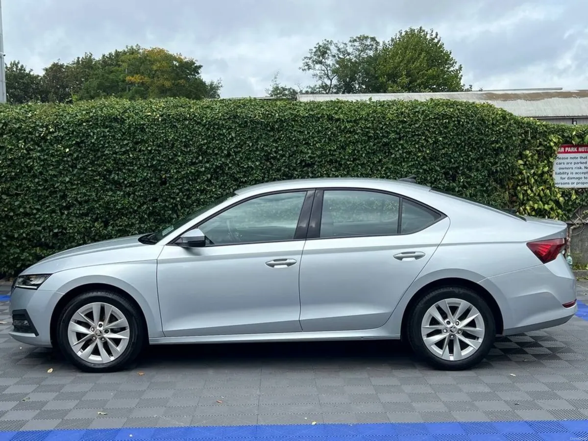 Skoda Octavia AMBITION 2.0 TDI // CRUISE CONTROL / - Image 3