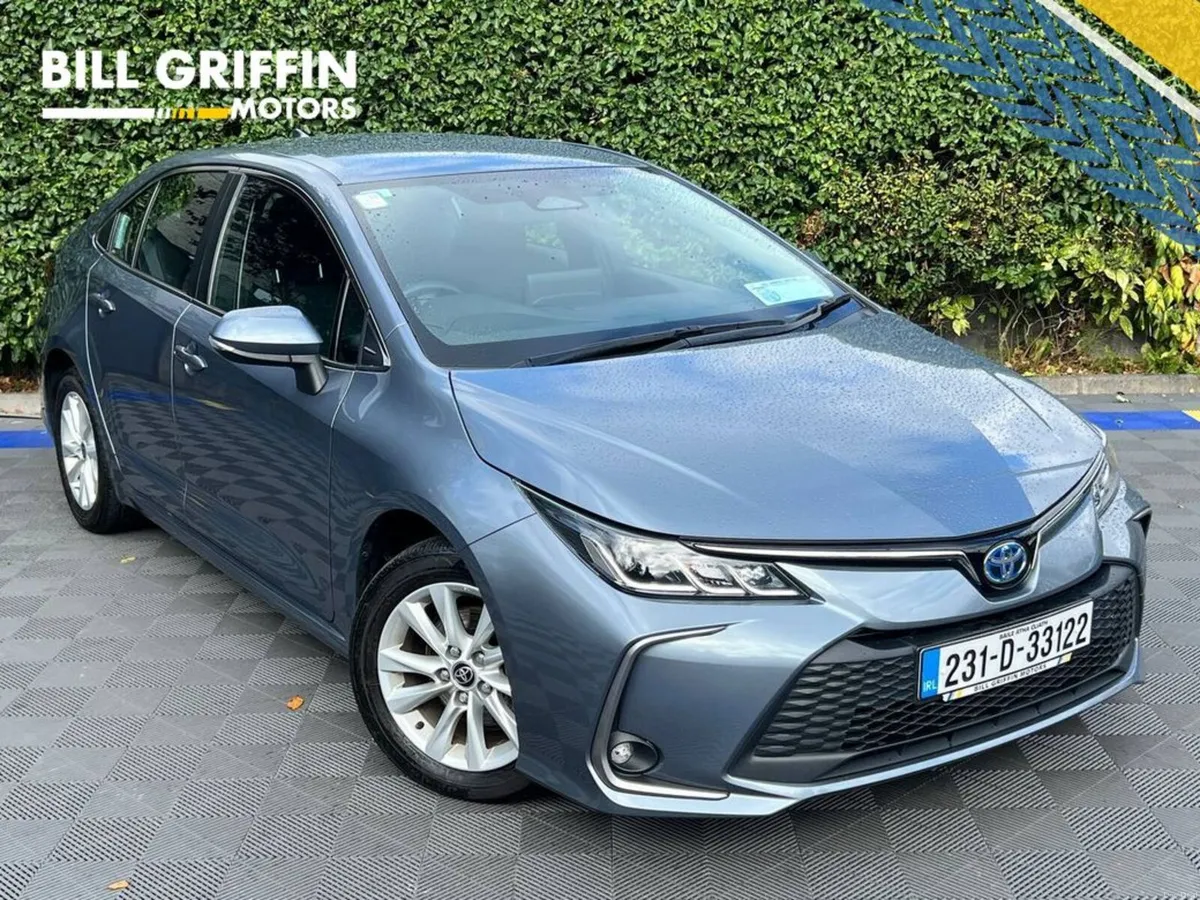 Toyota Corolla LUNA 1.8 HYBRID AUTO // VERY LOW MI - Image 1