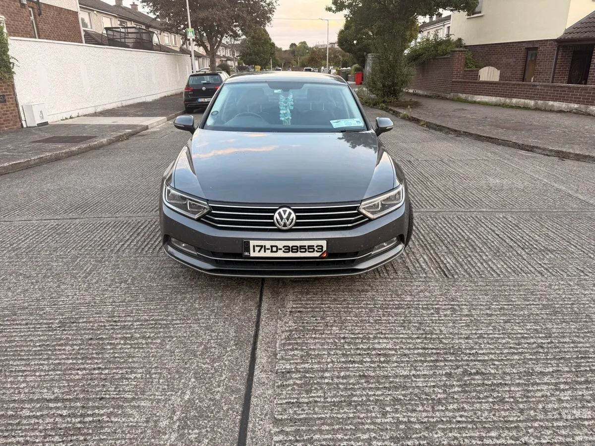 Volkswagen Passat - Image 1
