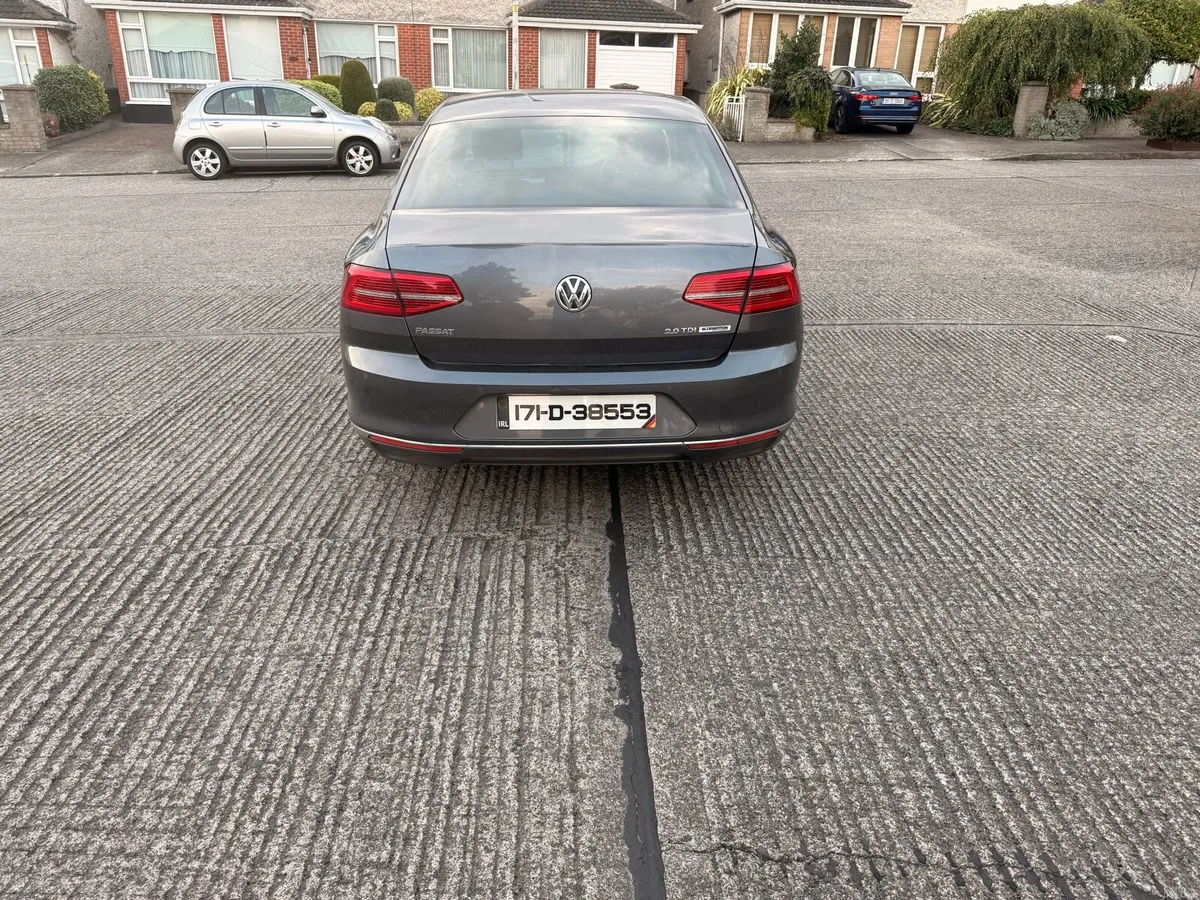 Volkswagen Passat - Image 5