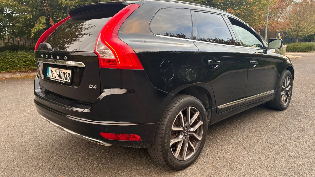 Volvo XC60 2017 SE LUXURY EDITION ! - Image 3