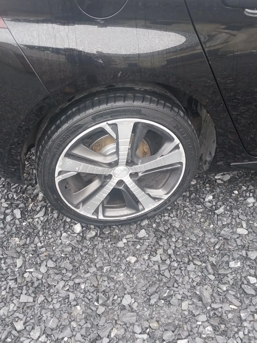 Car - Image 5