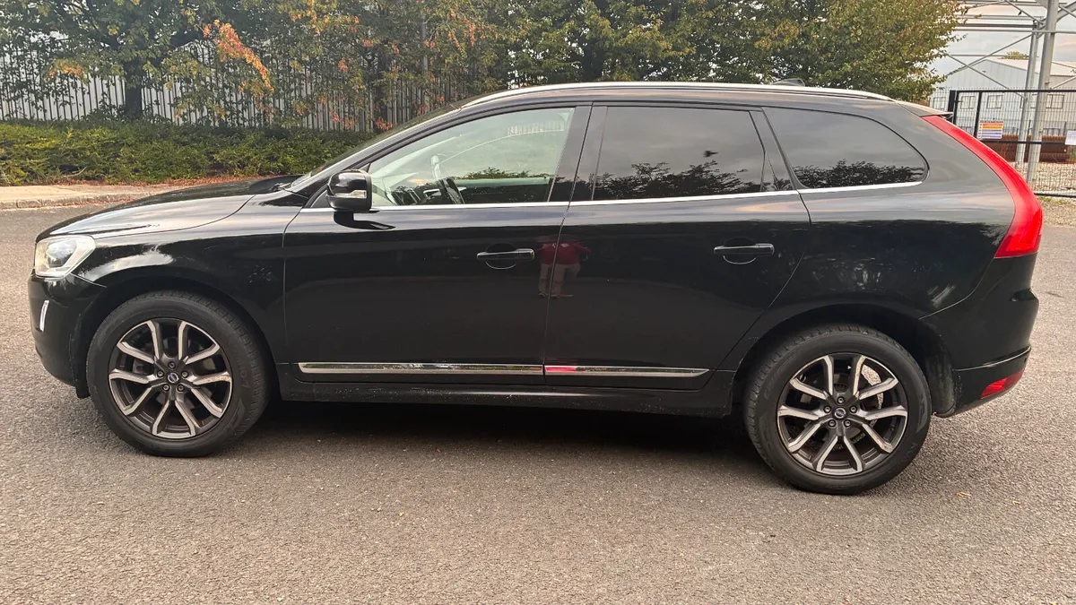 Volvo XC60 2017 SE LUXURY EDITION ! - Image 6