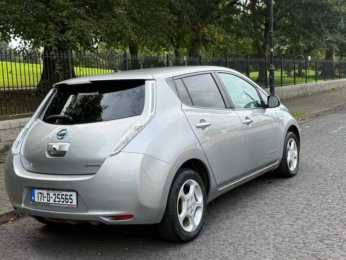 2017 Nissan leaf - Image 2