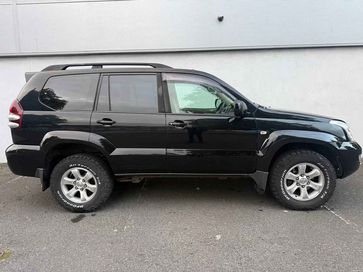 2007 Land Cruiser LC5 invincible 7 seat Auto - Image 5