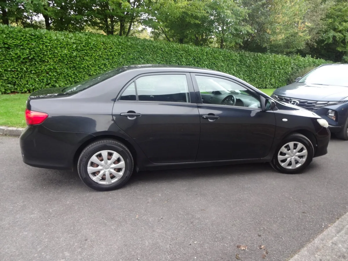 Toyota Corolla 2010 - Image 2