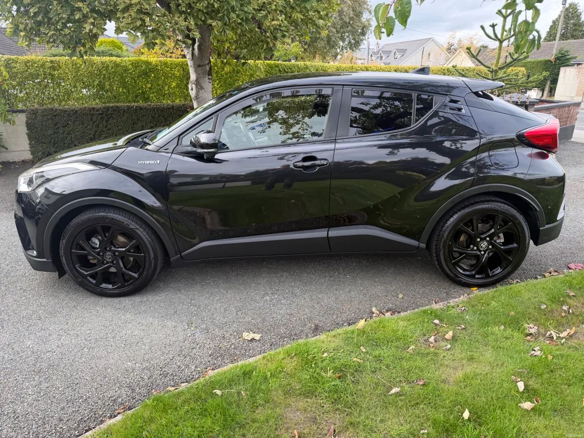 2017 Toyota C-HR HYBRID low kilometres - Image 5