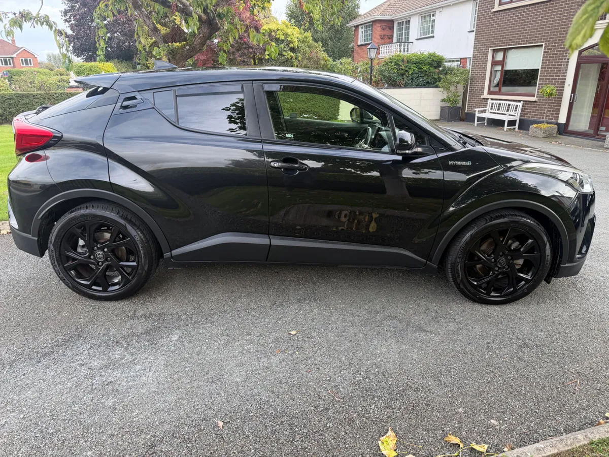 2017 Toyota C-HR HYBRID low kilometres - Image 4