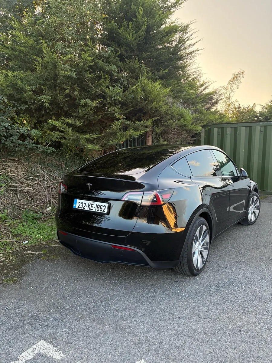 Tesla Model Y - Image 2