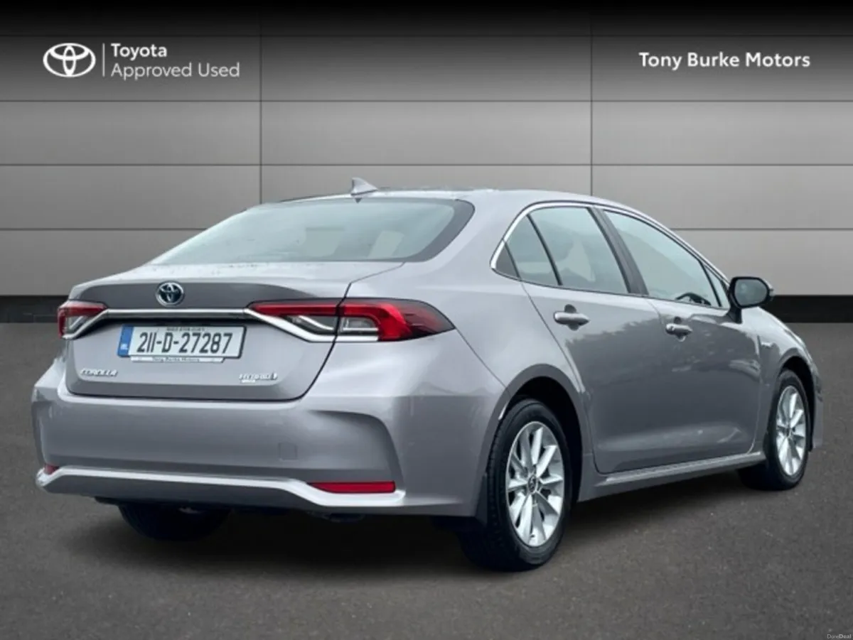 Toyota Corolla Saloon - Luna Edition - 1.8 Hybrid - Image 2