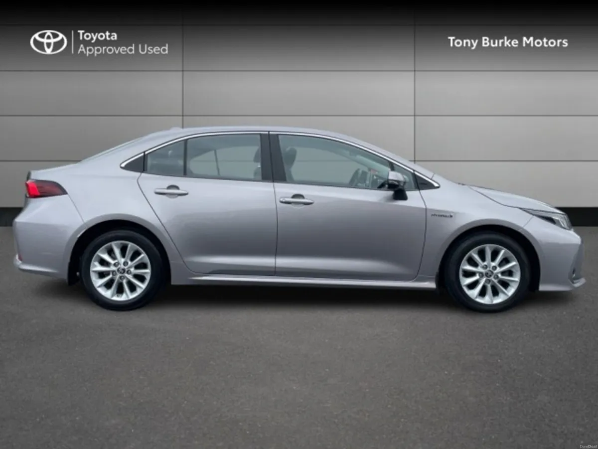 Toyota Corolla Saloon - Luna Edition - 1.8 Hybrid - Image 3