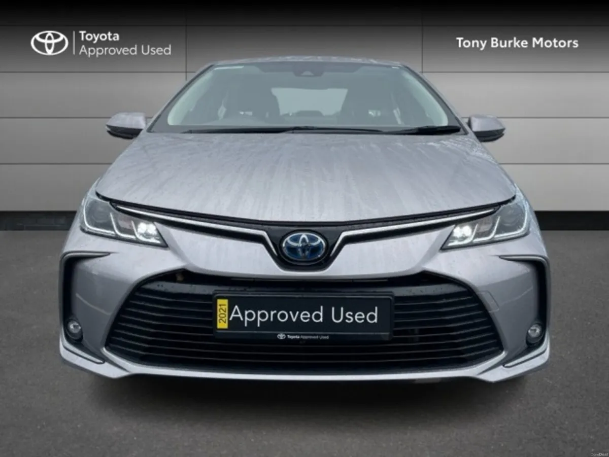 Toyota Corolla Saloon - Luna Edition - 1.8 Hybrid - Image 5