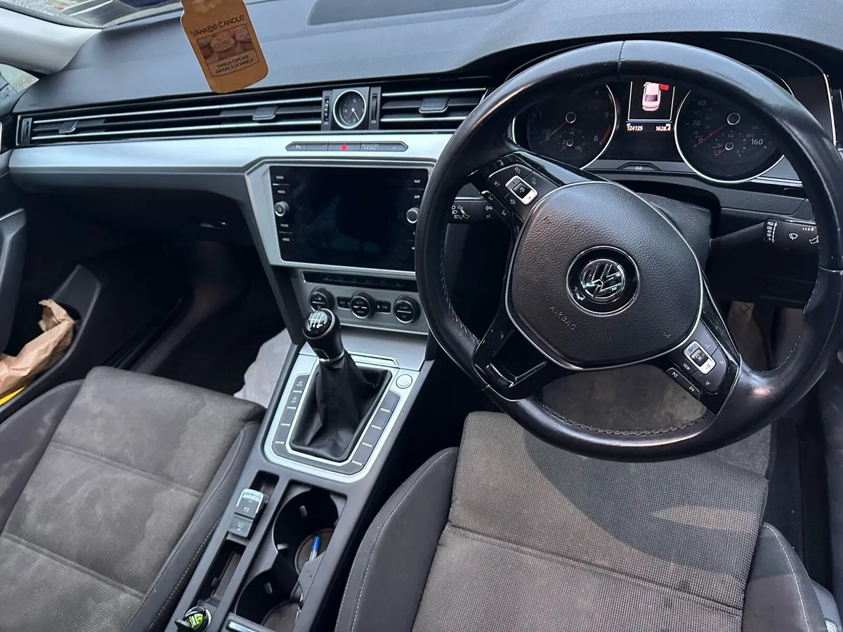 182 Volkswagen Passat - Image 5