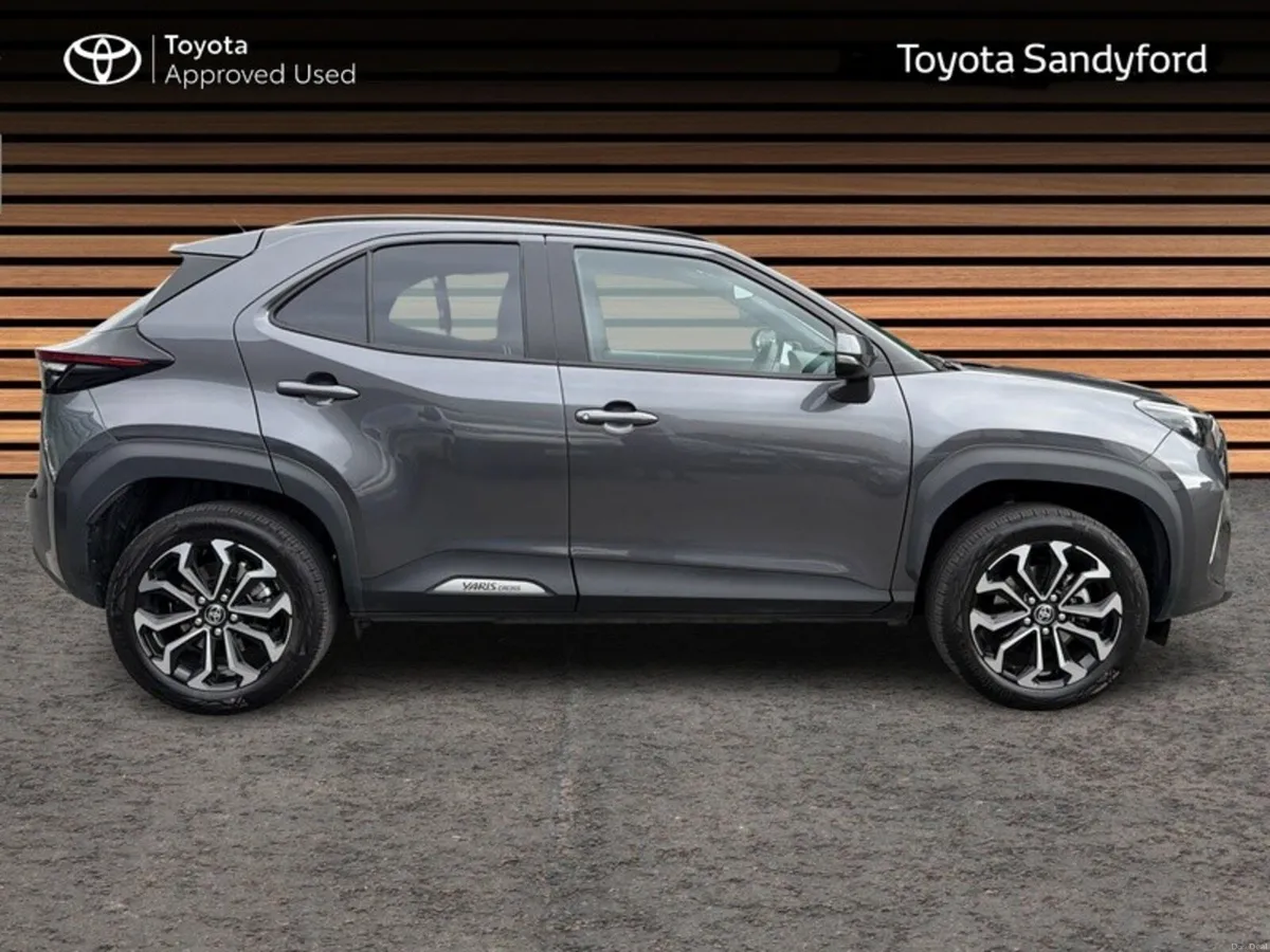 Toyota Yaris Cross LUNA SPORT // REAR CAMERA // SM - Image 5
