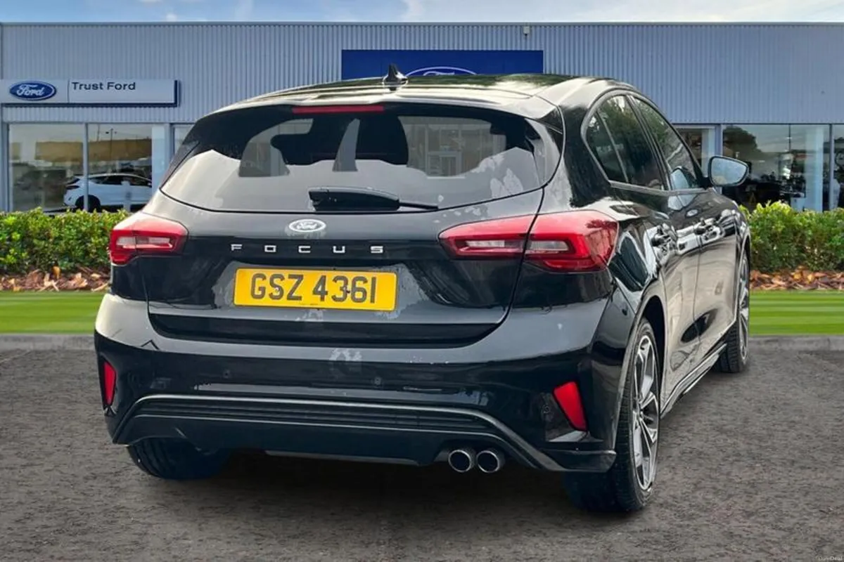 Ford Focus 1.5 EcoBlue ST-Line Vignale 5dr Auto - Image 4