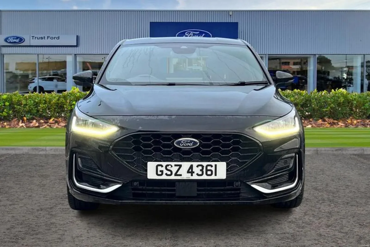 Ford Focus 1.5 EcoBlue ST-Line Vignale 5dr Auto - Image 6